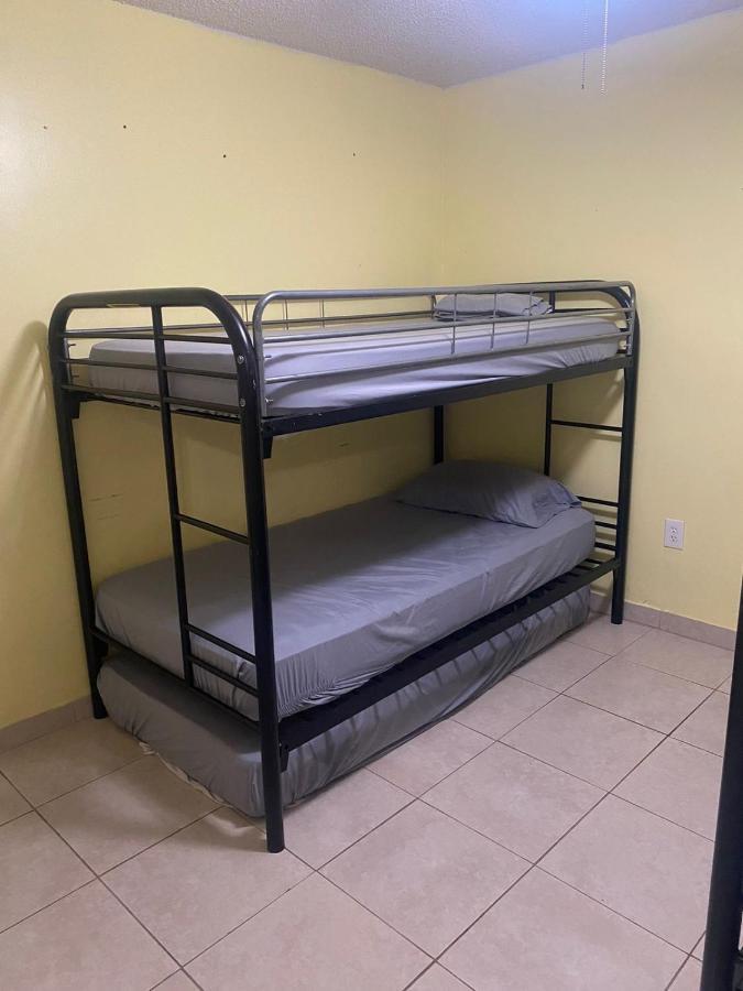 Hostel Brazilian Calle Ocho Miami Esterno foto